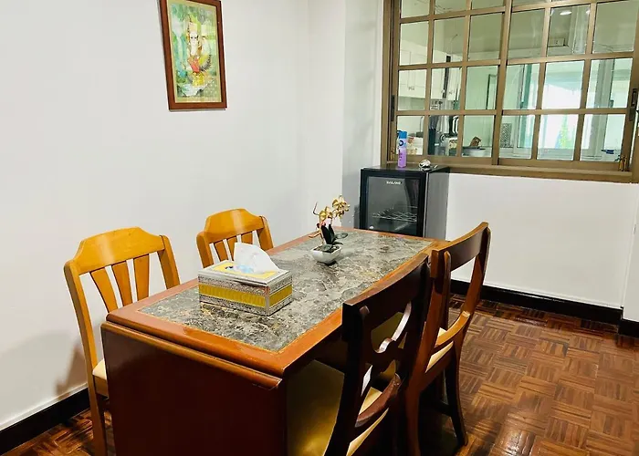 Ree House-asoke Bts Couette-café