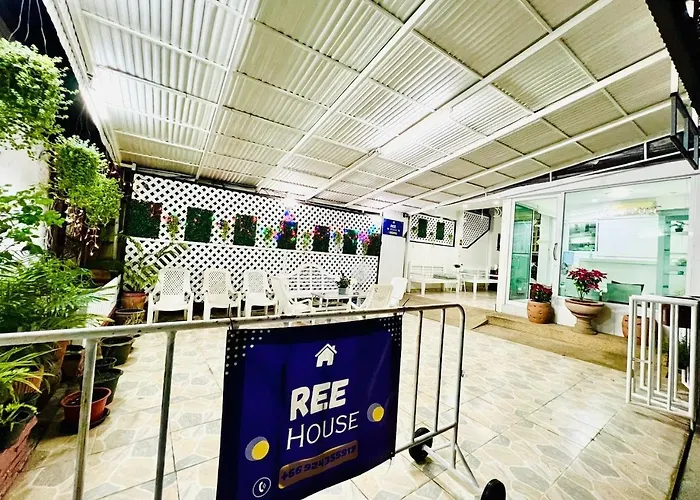 Ree House-asoke Bts Couette-café