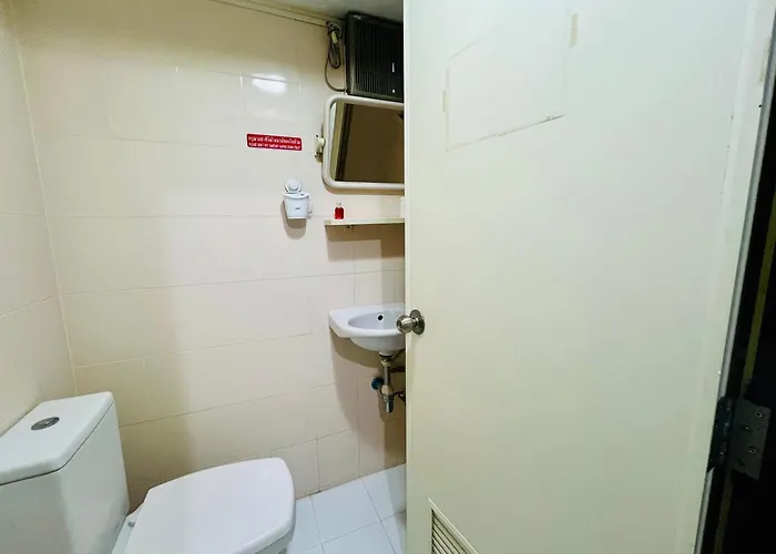 Ree House-asoke Bts Couette-café 3*