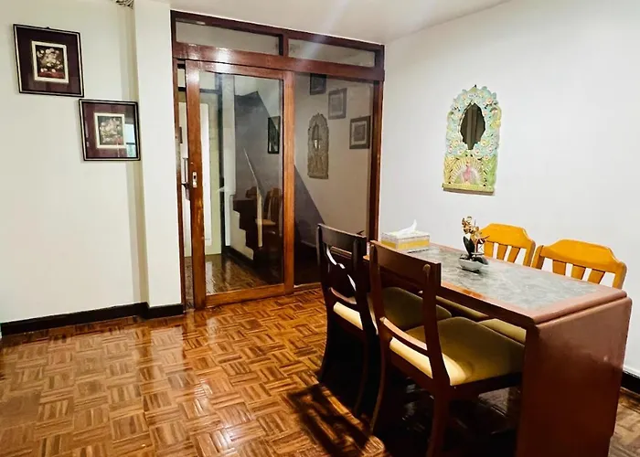 Ree House-asoke Bts Couette-café 3*